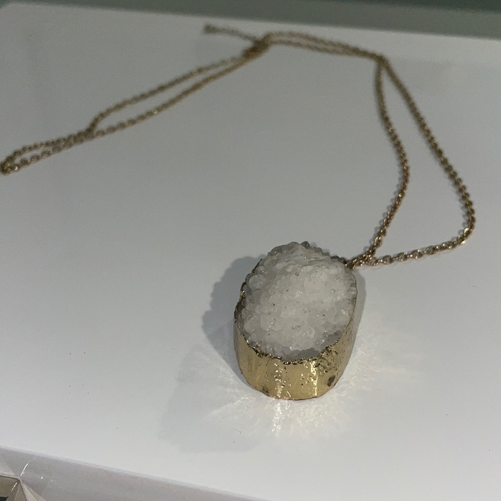 ✨Gold and white Geode pendant✨